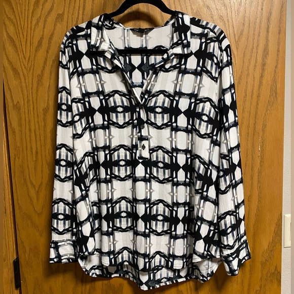 ROCK & REPUBLIC CHAIN LINK PRINTED QUARTER BUTTON DOWN TOP - SIZE M - EUC - Picture 1 of 7